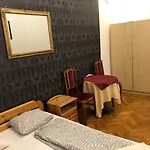 4 2. * Budapeszt
