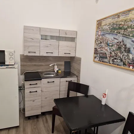 4 2. * Budapeşte