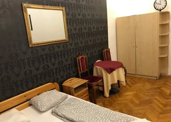 4 2. * Budapesta